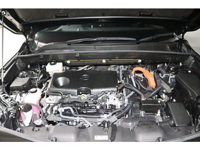 スチームがけでエンジンルームの汚れもしっかりとクリーニングを実施！