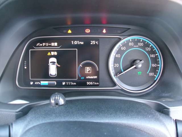 メーター中央に、様々な車両情報を表示してくれる、ディスプレイがついています。