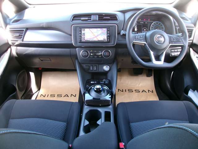 電気自動車ならではの先進的なデザインのインテリア。