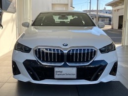 数あるお車の中から弊社の車輌を見ていただき誠にありがとうございます。素敵な1台をお届け出来ますようお手伝いさせていただきます。