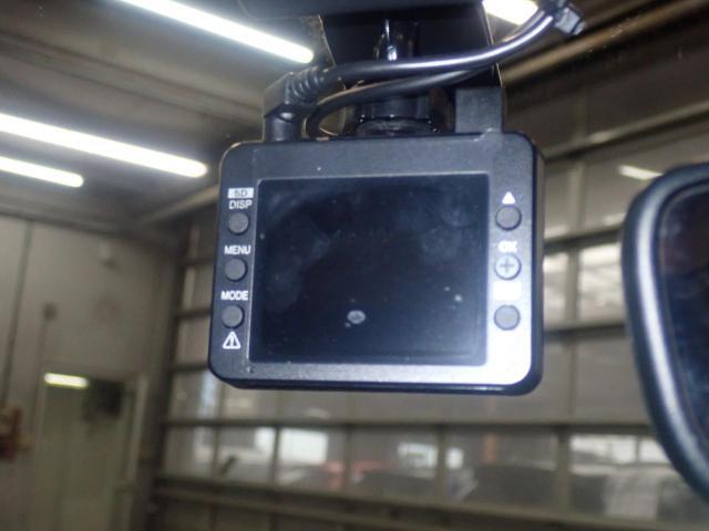 フロントドライブレコーダードライブレコーダー付き(社外）万一の時に画像が残るので安心です。