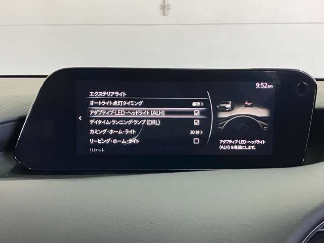 【アダプティブ・LED・ヘッドライト】　ハイ/ロー/ワイドの3種類のLEDライトを常に最適な配光に自動制御します。対向車や歩行者には照射せず、必要な部分にだけ光を当てます。