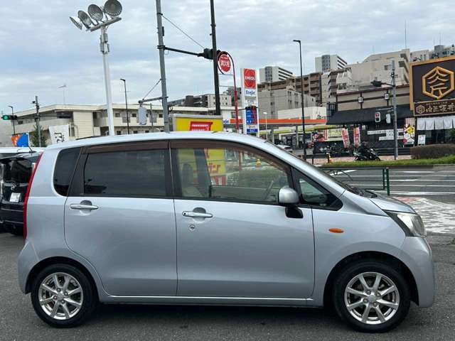 バッグやポケットにキーを入れたままドアロック開閉可能です◎