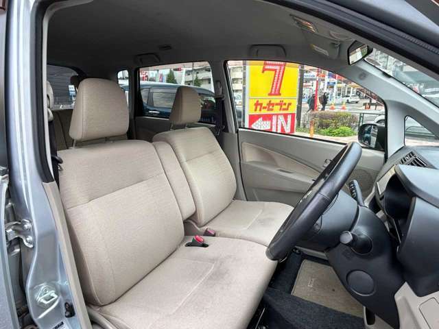 ドライバー目線に立った、座り心地の良い快適なシートです☆