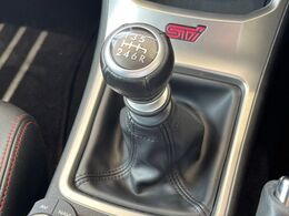 【フロア6速MT】走りの6速MT！！スポーティーな走行をお楽しみいただけます♪