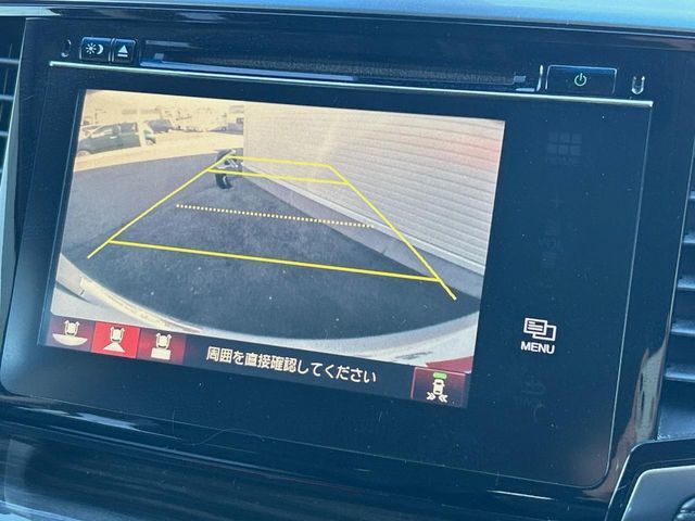 【バックカメラ】駐車時に後方がリアルタイム映像で確認できます。大型商業施設や立体駐車場での駐車時や、夜間のバック時に大活躍！運転スキルに関わらず、今や必須となった装備のひとつです！