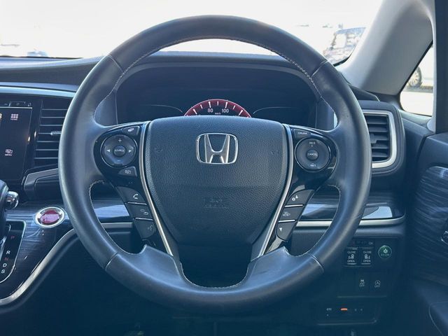 【ステアリングスイッチ】運転中、前方から目線をそらすことなく、オーディオ等の操作が可能な便利機能！安心＆快適なドライブを演出してくれます♪