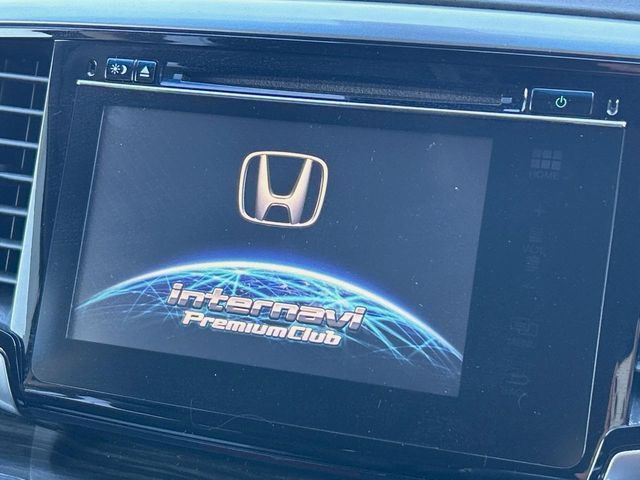 【メーカー純正ナビ】インテリアに溶け込むスタイリッシュな「専用設計」メーカーナビを装備♪視認性や操作性など基本性能にも優れ、より上質なカーライフをお楽しみいただけます。