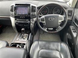 【運転席】現車の確認はお電話で在庫のご確認の上是非ご来店くださいませ！ご来店の難しい方は店舗スタッフがお電話やメールで詳細をお答えさせて頂きます。