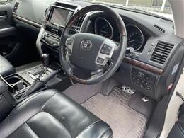 【運転席】現車の確認はお電話で在庫のご確認の上是非ご来店くださいませ！ご来店の難しい方は店舗スタッフがお電話やメールで詳細をお答えさせて頂きます。