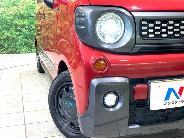 【LEDヘッドライト】悪天候や夜間走行時も良好な視界を確保し安心して運転できる高輝度LEDヘッドライトを装備！点灯速度が早く、消費電力も抑えられています。