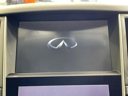 【メーカー純正ナビ】インテリアに溶け込むスタイリッシュな「専用設計」メーカーナビを装備♪視認性や操作性など基本性能にも優れ、より上質なカーライフをお楽しみいただけます。