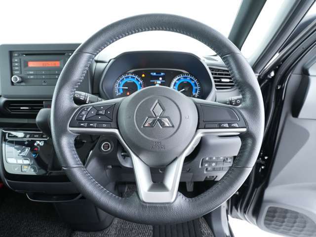 ハンドルにはステアリングスイッチも搭載しております！