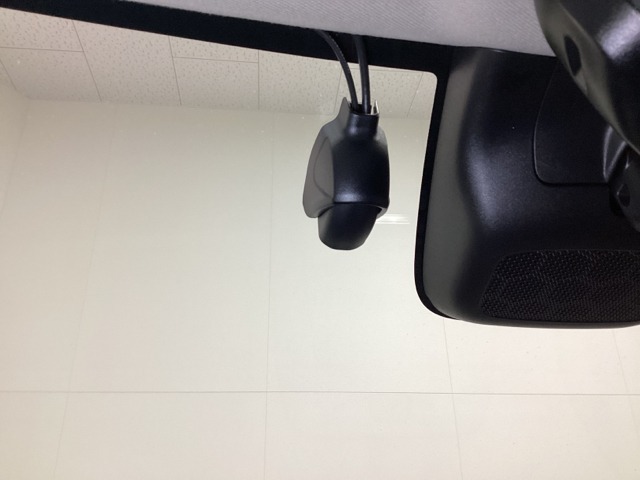 ドライブレコーダーが前方の監視をしてくれます。衝突や急ブレーキなどを感知した場合に、記録された動画が万が一の際に直前の状況を把握する手助けとなります。