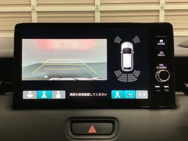 バックでの車庫入れも安心です！　リアカメラが付いているバックモニター付のナビを装備しております。バンパーについているソナーや、操作線もついており距離感も画面から確認できます。