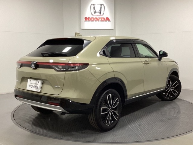 【Honda認定中古車 U-Select】　は3つの安心をお約束します。　1　Hondaのプロが整備した安心。 2　第三者機関がチェックした安心。　3　購入後もHondaが保証する安心。