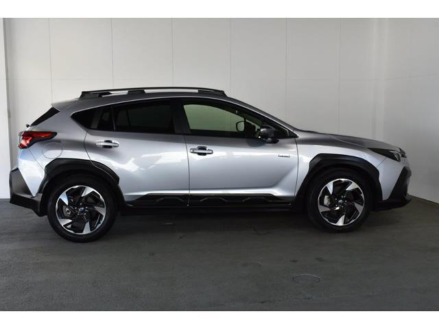 スバルの4WD(AWD)は直進安定性に優れ、日常走行から高速走行まで、さまざまなシーンで安心感に満ちた走りが愉しめます。それは悪路や泥道など左右のタイヤの路面状況が異なるシーンでも変わりません。