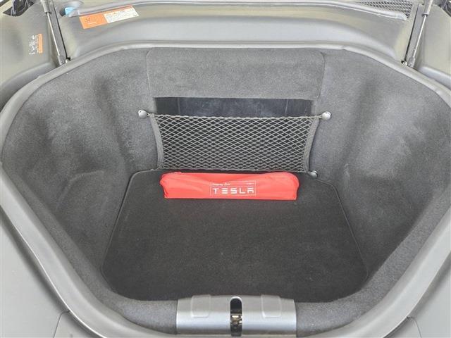 【大容量】後輪駆動モデルになりますので、更にスペースにゆとりがございます。SUV並みの収納スペースです。