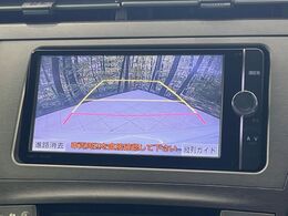 【バックカメラ】駐車時に後方がリアルタイム映像で確認できます。大型商業施設や立体駐車場での駐車時や、夜間のバック時に大活躍！運転スキルに関わらず、今や必須となった装備のひとつです！