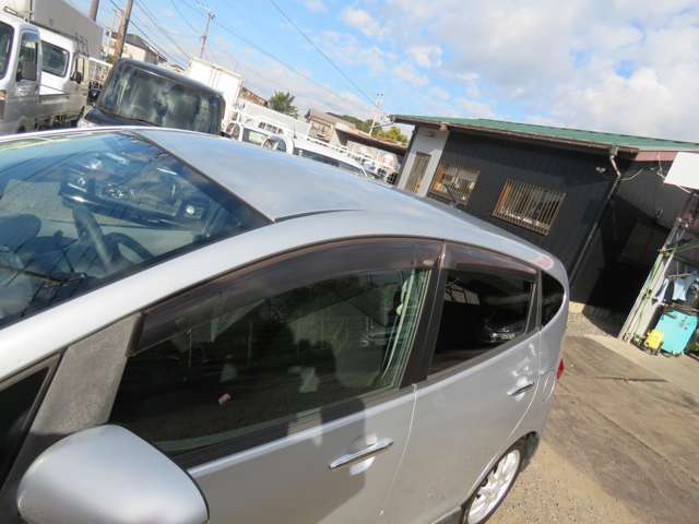 ドアバイザーも付いているので、多少の雨であれば窓を少しだけ開けて車内の換気をする事も可能です！！