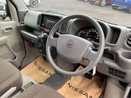 『ワイド保証1年』　日産販売店の中古車には無料で保証が付いています。品質に自信があるから実現した日産ならではの保証です。※一部保証に加入できない車両があります。