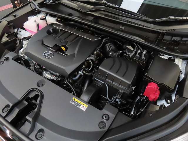 LEXUSならではの精緻なチューニングを施し、モリゾウとレーシングドライバーらによる徹底した走り込みを実施することで、アクセル操作に忠実な伸びやかで気持ちの良い加速と飛翔感を伴う走行フィールを披露します。
