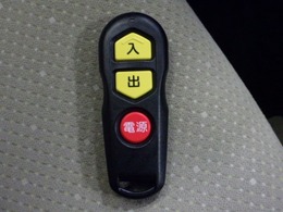 車椅子の出し入れにも便利なウインチリモコンも装備