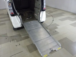 車椅子用スロープも装備されています