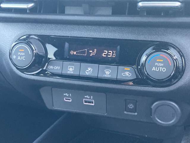 ◆エアコン◆温度の設定をしてAUTOボタンを押すだけ簡単。車内を快適な温度に保ってくれます
