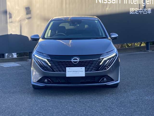 しっかりとしたフロント周りに大きなフロントガラスで見通しも良いですよ！