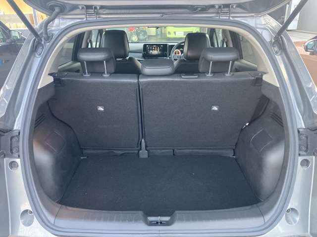 ラゲッジルームです。開口も大きく荷物も積載しやすいです。