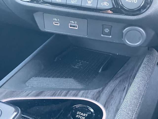 ワイヤレス充電付きです。