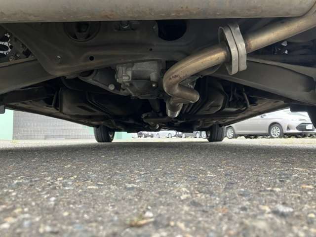 下回りの状態です。錆が少ない車です。