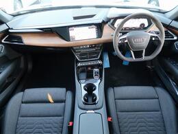 ●【認定中古車】Audi専門のテクニシャンが、100項目にもおよぶ精密な点検を実施。すべてをクリアしたAudi車のみが対象となります。