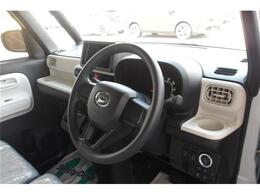 前席全体　目線も高く広い視界で安心して運転することができますね！