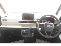 前席全体　目線も高く広い視界で安心して運転することができますね！