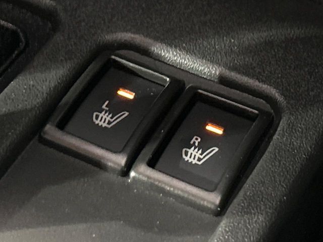 【シートヒーター】寒い日に重宝するシートヒーター！エアコンより早く温まってくれるので寒がりの人も安心ですね♪エアコンの温風は乾燥するから苦手、という方にもをおすすめです。
