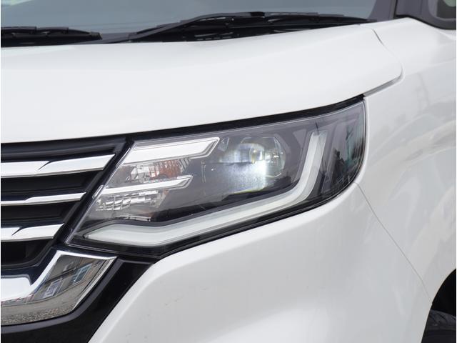 【ヘッドライト】省電力で長寿命の明るく運転しやすいLEDヘッドランプです。明るく照らすので暗い夜道からお客様を守ってくれます。お近くのスズキ自販島根までお越しください。