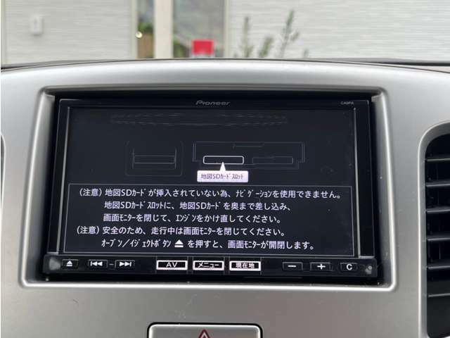 【ナビゲーション】メモリーナビ・フルセグTV・CD/DVD再生・Bluetooth対応でスマホの音楽が車内で聞けます♪別途8，000円で、走行中にもTVが映るようになり、ナビの操作も出来ますヨ♪