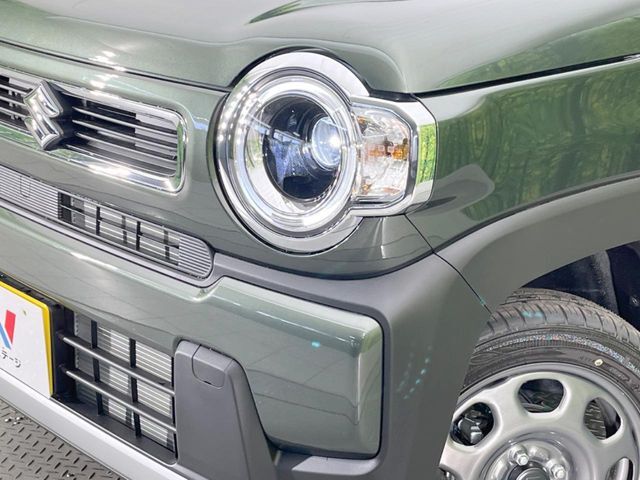 【LEDヘッドライト】悪天候や夜間走行時も良好な視界を確保し安心して運転できる高輝度LEDヘッドライトを装備！点灯速度が早く、消費電力も抑えられています。