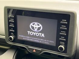【純正ナビ】人気の純正ナビを装備しております。ナビの使いやすさはもちろん、オーディオ機能も充実！キャンプや旅行はもちろん、通勤や買い物など普段のドライブも楽しくなるはず♪