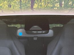 【トヨタセーフティセンス】走行中に前方の車両等を認識し、衝突しそうな時は警報とブレーキで衝突回避と被害軽減をアシスト。より安全にドライブをお楽しみいただけます。