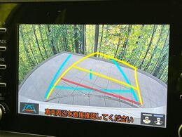 【バックカメラ】駐車時に後方がリアルタイム映像で確認できます。大型商業施設や立体駐車場での駐車時や、夜間のバック時に大活躍！運転スキルに関わらず、今や必須となった装備のひとつです！
