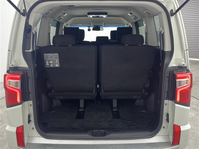 【トランク】積み込みやすくて、たっぷり積める荷室です。シートアレンジできるものは、乗車人数と荷物の量や大きさによってシートを動かすことができるので、より快適なドライブが可能です！