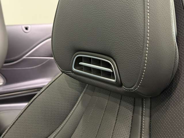 エアスカーフがついているので、ソフトトップを開けている際でも快適にお過ごしいただけます。