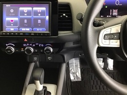 ホンダ純正メモリーナビ搭載なので、遠方へのドライブもお任せ下さい！ステアリング左手側にオーディオ関連のコントロールスイッチを配置しています。操作時は視線を逸らすことなく運転に集中できます