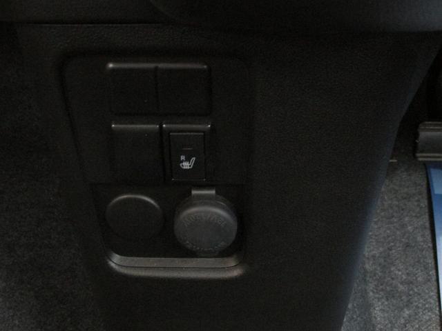 運転席には冬場に快適、シートヒーターが付いてます。