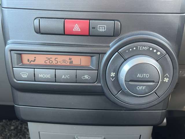 運転席操作部には各種ボタン・スイッチがあります。
