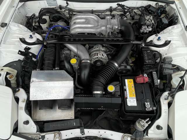 ロータリーE/Gの事ならお任せください。当店基本点検整備に、RX-7専用のチェック項目をプラスして、リフト完備の自社工場にて、整備士がしっかり点検整備後、日本全国どこへでもご納車させて頂きます。