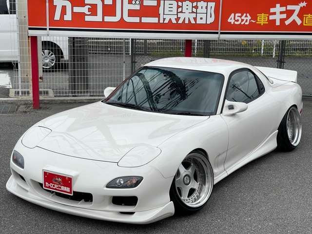 気になる修復歴は左ヘッドライト裏側周辺に軽度の修復歴がございます。直近の事故等では無く随分前に直してそれからも大事に乗られていた感じです。当店熟練の鈑金職人も確認済みの安心車両です。